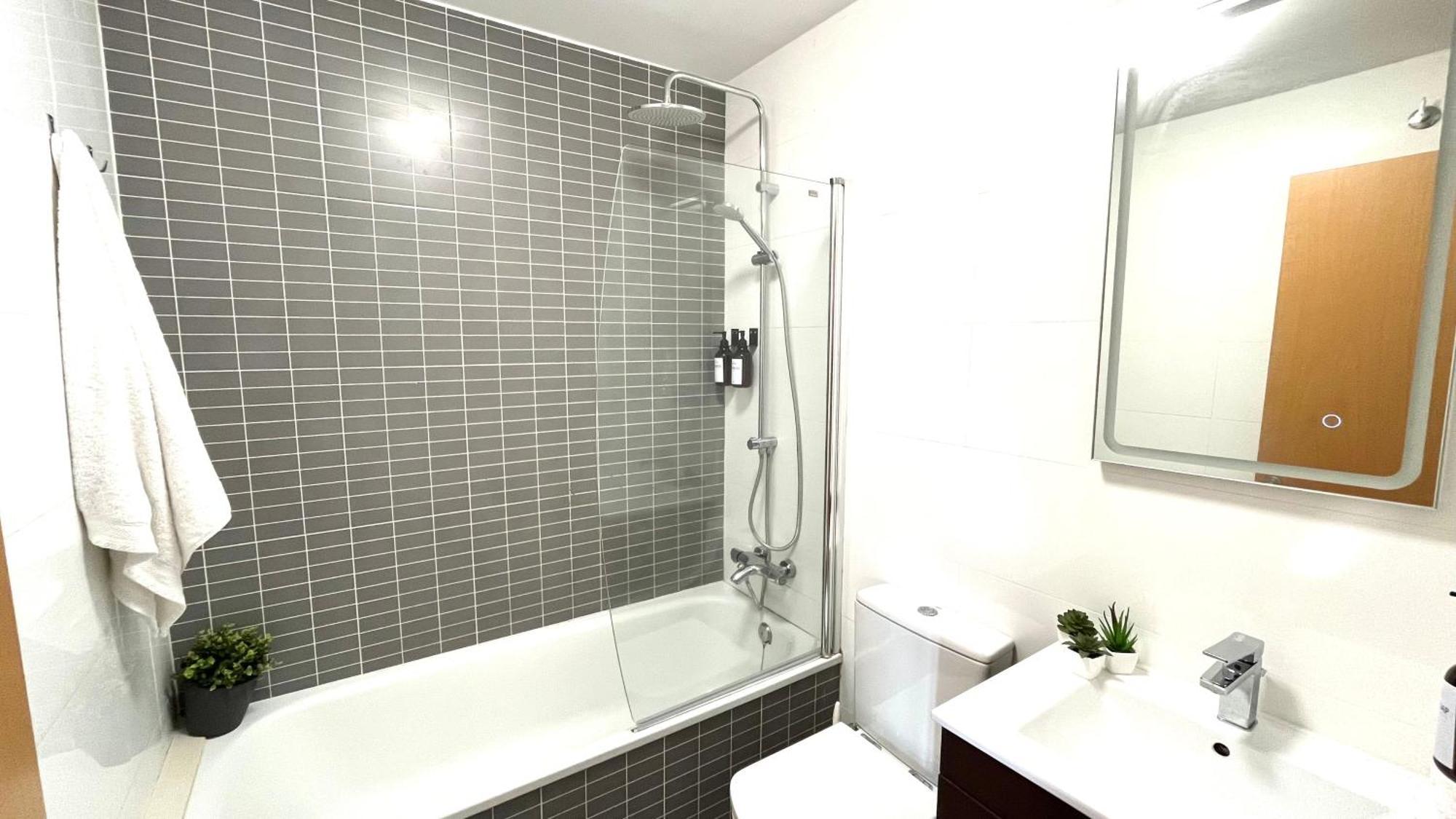 Apartamento Con Terraza By Prestigi Terrassa Eksteriør billede